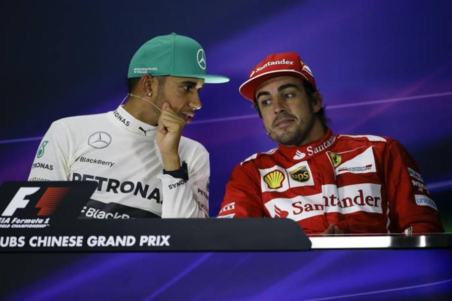Confidenze tra Hamilton e Alonso, in sala conferenze